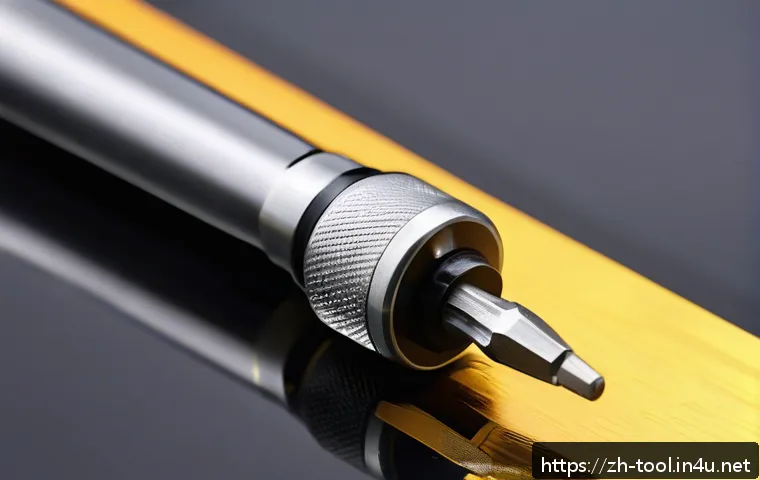 비싼 공구와 저렴한 공구 차이점 - A close-up of a premium high-strength alloy screwdriver with a smooth, polished surface and an ergon...